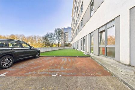 1 bedroom Ground floor flat for sale in Alencon Link, Basingstoke