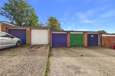 2 bedroom Ground floor flat for sale in Elgar Close, Basingstoke