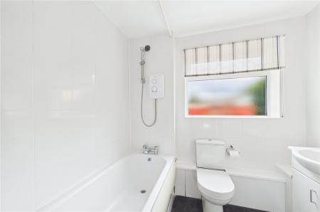 2 bedroom Ground floor flat for sale in Elgar Close, Basingstoke