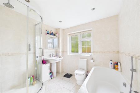 3 bedroom Detached house for sale in Fulmar Close, Basingstoke