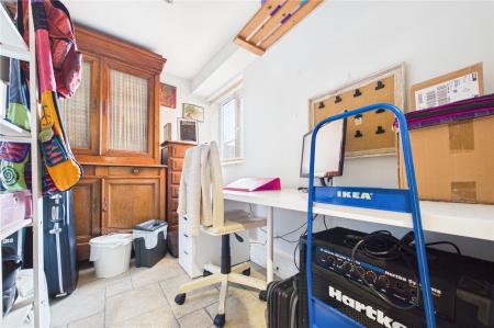 4 bedroom Semi-detached house for sale in Stocker Close, Basingstoke