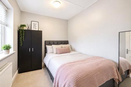4 bedroom Detached house to let in Skylark Way, Shinfield