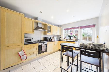 4 bedroom Detached house to let in Skylark Way, Shinfield
