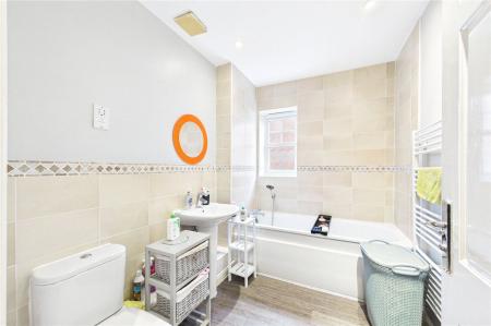 4 bedroom Detached house to let in Skylark Way, Shinfield