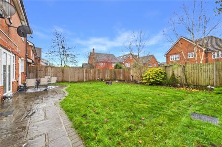 4 bedroom Detached house to let in Skylark Way, Shinfield
