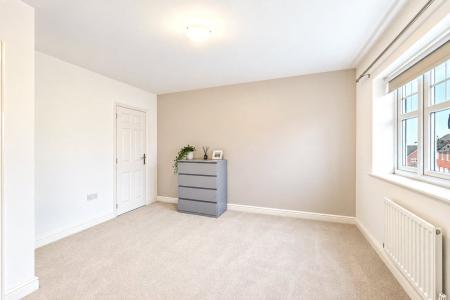 4 bedroom Detached house to let in Skylark Way, Shinfield