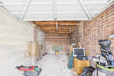 3 bedroom End of terrace house for sale in Coates Close, Basingstoke