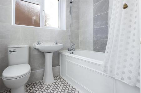 3 bedroom Semi-detached house to let in Appletree Lane, Spencers Wood