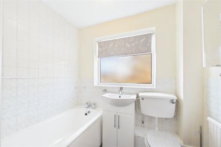 3 bedroom Detached house to let in Romans Gate, Pamber Heath