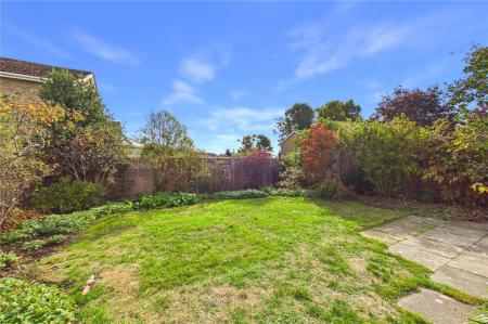 3 bedroom Detached house to let in Romans Gate, Pamber Heath