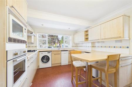 3 bedroom Detached house to let in Romans Gate, Pamber Heath