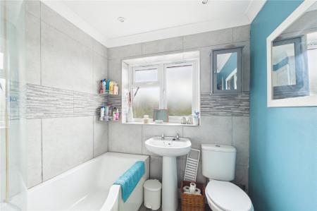 3 bedroom Semi-detached house for sale in Sheppard Road, Basingstoke