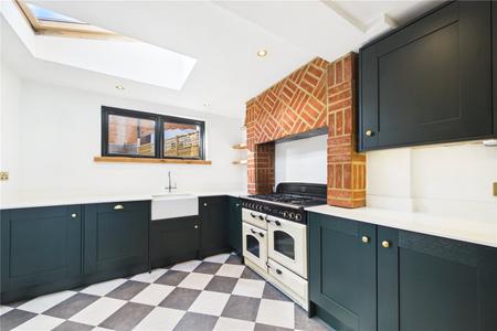 2 bedroom Terraced House to let in Cliddesden Road, Basingstoke