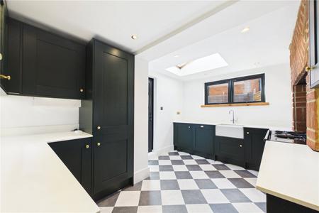 2 bedroom Terraced House to let in Cliddesden Road, Basingstoke