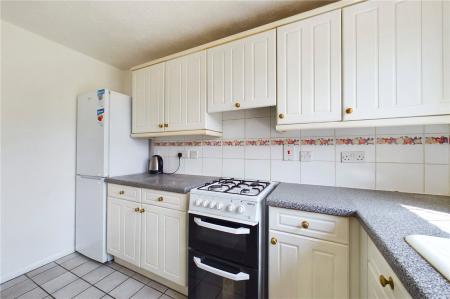 2 bedroom Terraced House to let in Odette Gardens, Tadley