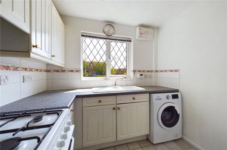 2 bedroom Terraced House to let in Odette Gardens, Tadley