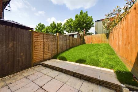 2 bedroom Terraced House to let in Odette Gardens, Tadley