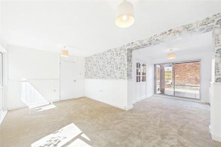 3 bedroom Terraced House to let in Warwick Road, Basingstoke