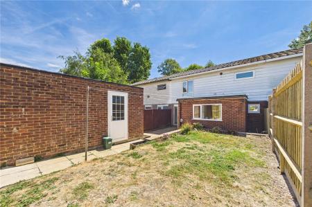 3 bedroom Terraced House to let in Warwick Road, Basingstoke
