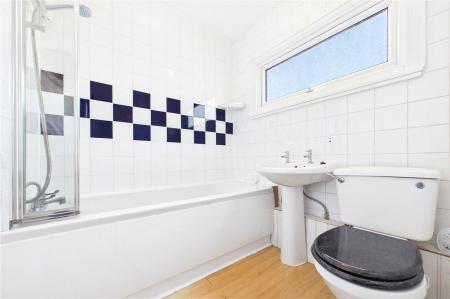 3 bedroom Terraced House to let in Warwick Road, Basingstoke