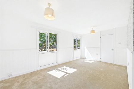 3 bedroom Terraced House to let in Warwick Road, Basingstoke