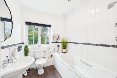 3 bedroom End of terrace house for sale in London Road, Overton