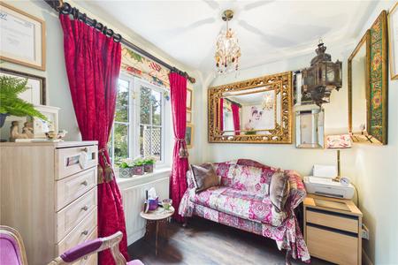 3 bedroom End of terrace house for sale in London Road, Overton