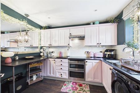 3 bedroom End of terrace house for sale in London Road, Overton