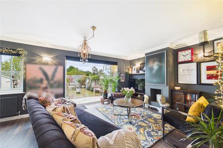 3 bedroom End of terrace house for sale in London Road, Overton