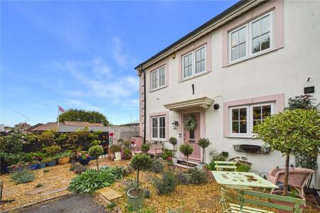 3 bedroom End of terrace house for sale in London Road, Overton