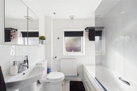 2 bedroom Maisonette to let in Carter Drive, Basingstoke