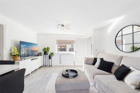 2 bedroom Maisonette to let in Carter Drive, Basingstoke