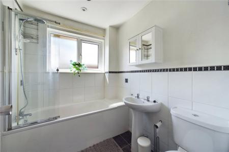 1 bedroom House to let in Stratfield Avenue, Tadley