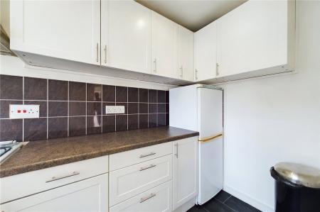 1 bedroom House to let in Stratfield Avenue, Tadley