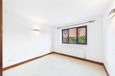 4 bedroom Detached house to let in Romans Gate, Pamber Heath