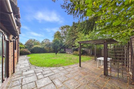 4 bedroom Detached house to let in Romans Gate, Pamber Heath