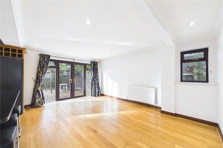 4 bedroom Detached house to let in Romans Gate, Pamber Heath