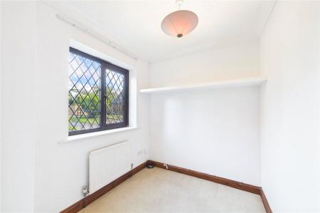 4 bedroom Detached house to let in Romans Gate, Pamber Heath