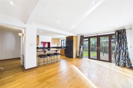 4 bedroom Detached house to let in Romans Gate, Pamber Heath