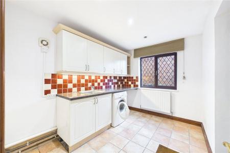 4 bedroom Detached house to let in Romans Gate, Pamber Heath