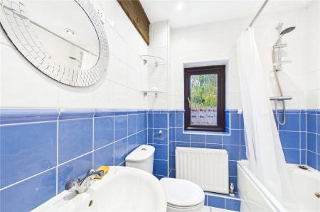 4 bedroom Detached house to let in Romans Gate, Pamber Heath