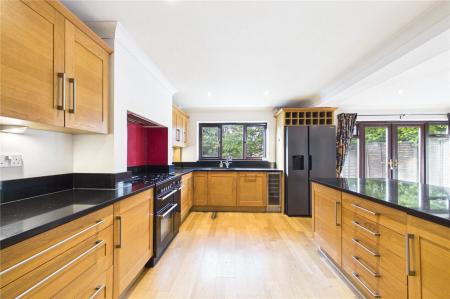 4 bedroom Detached house to let in Romans Gate, Pamber Heath