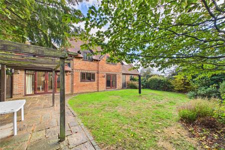 4 bedroom Detached house to let in Romans Gate, Pamber Heath