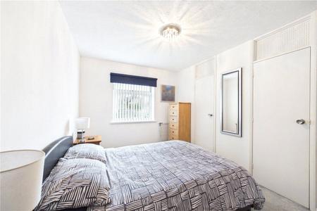 2 bedroom Flat to let in Tunworth Court, Tadley