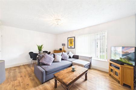 2 bedroom Flat to let in Tunworth Court, Tadley