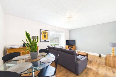 2 bedroom Flat to let in Tunworth Court, Tadley