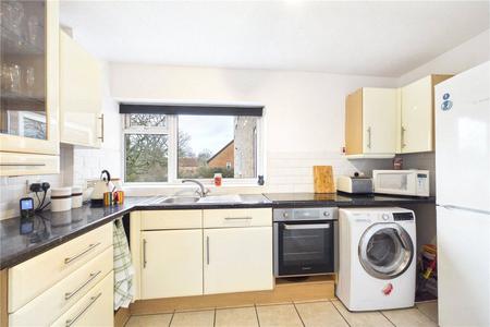 2 bedroom Flat to let in Tunworth Court, Tadley