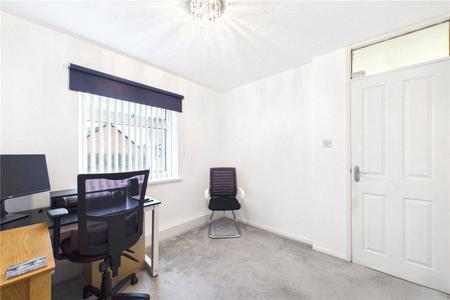 2 bedroom Flat to let in Tunworth Court, Tadley