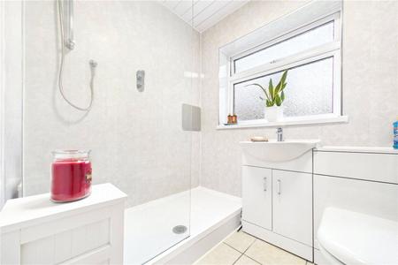 2 bedroom Flat to let in Tunworth Court, Tadley