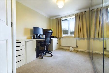 2 bedroom Flat to let in Benham Drive, Spencers Wood